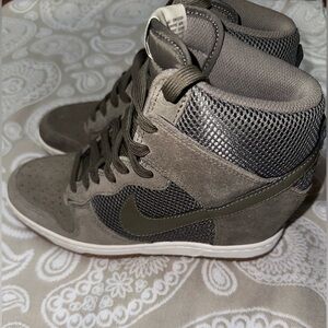 Nike Wedge Sneakers Size 8. Like New. Women’s Dunk Sky Hi